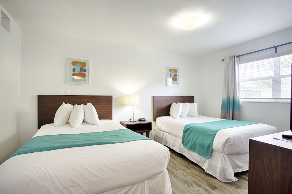 Nonsmoking Double Suite photo 2