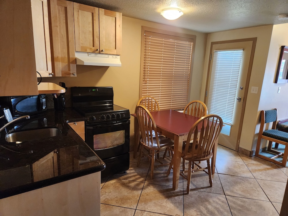 Standard Suite, Kitchen - Photo 18