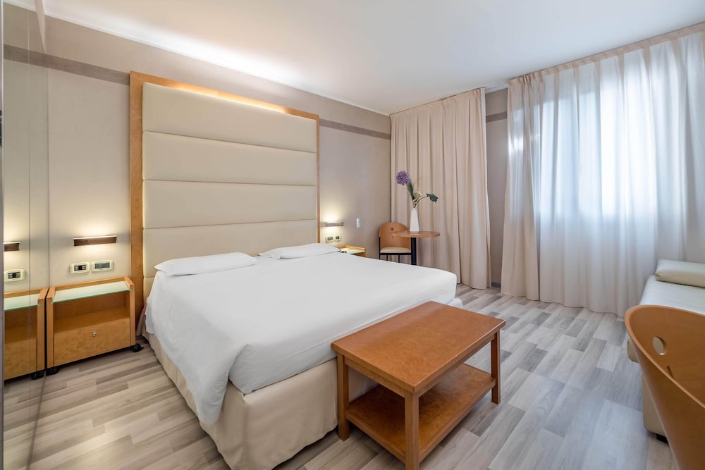 Premier Double or Twin Room - Photo 2