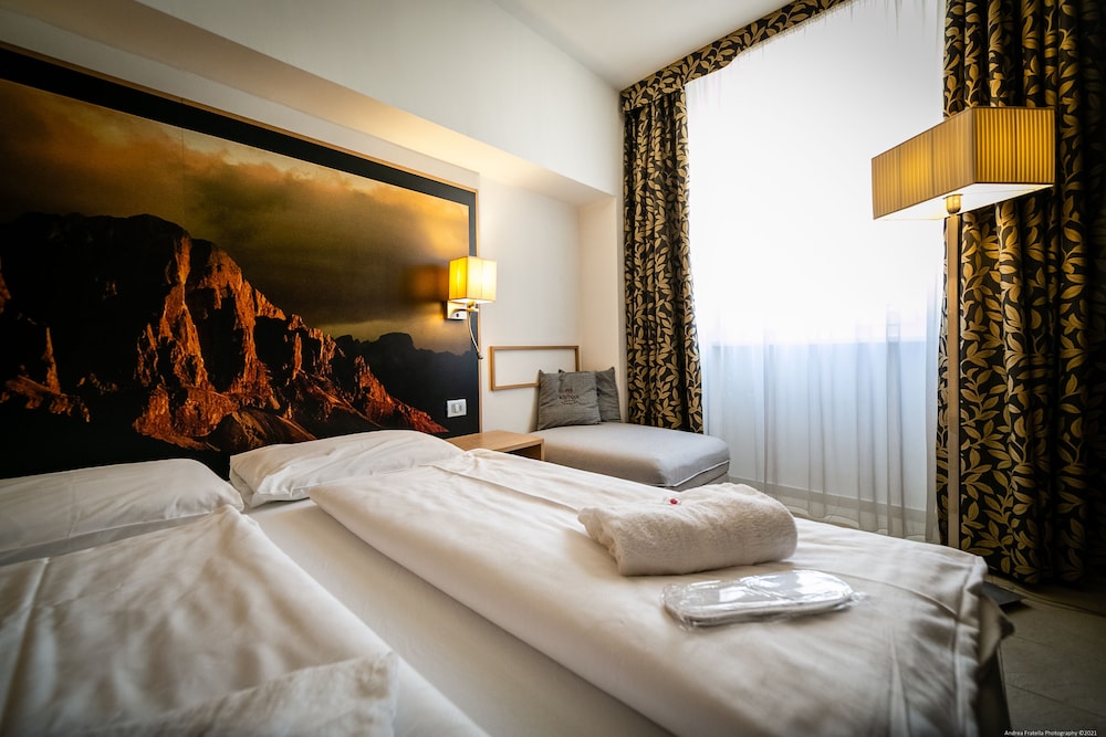 Deluxe Room - Photo 9