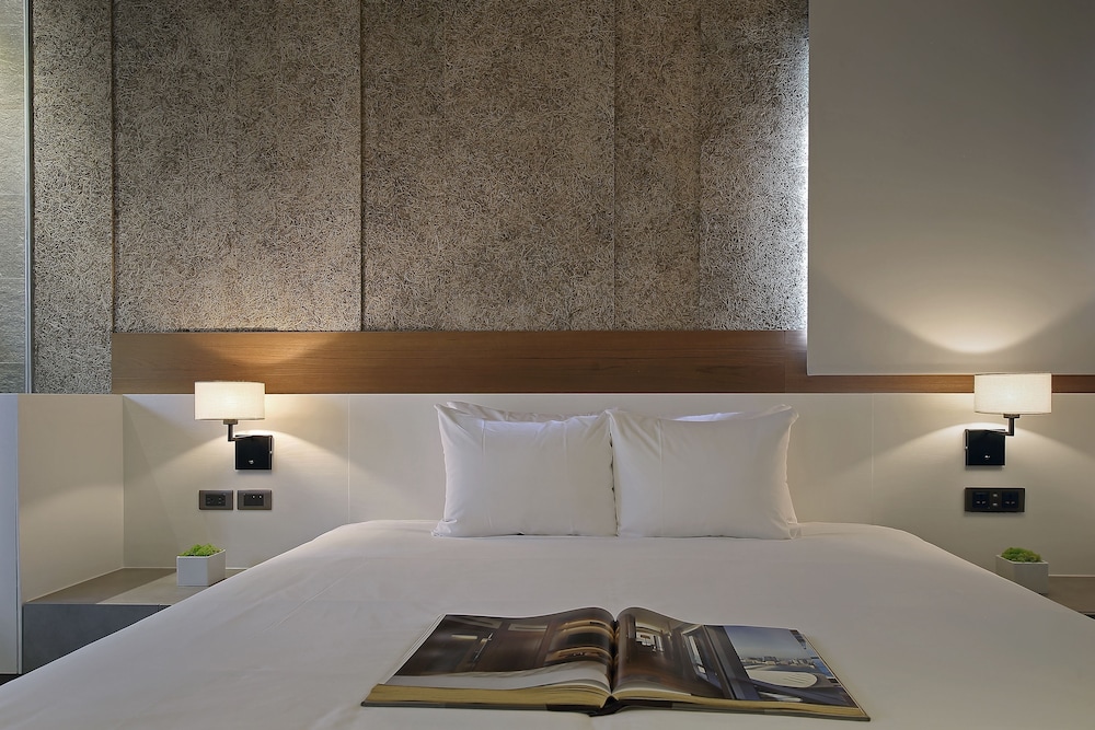 Romantic Double Room, 1 Queen Bed, Bathtub photo 2