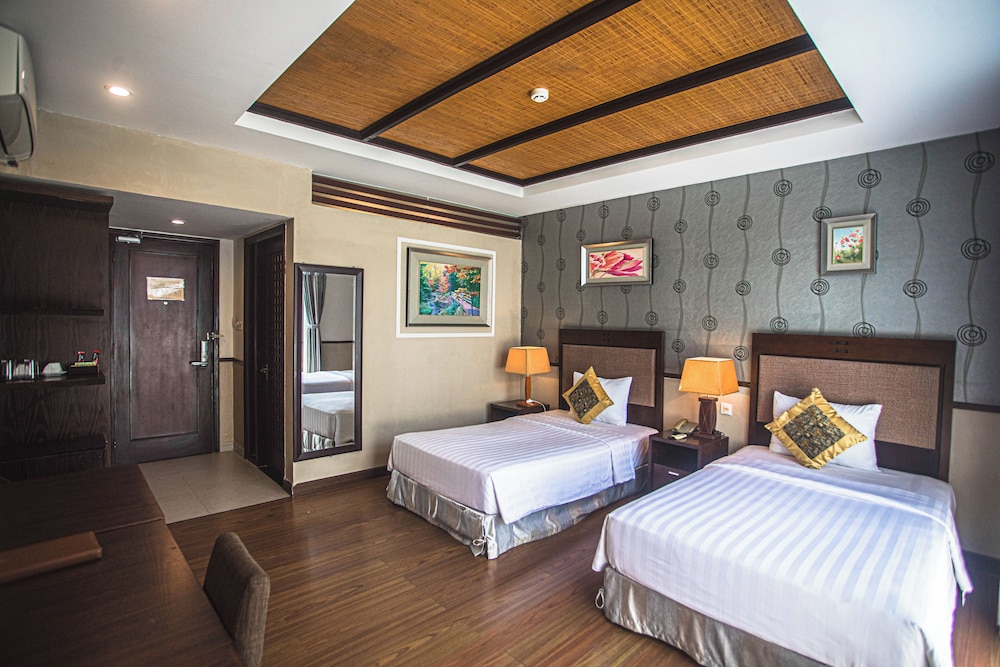 Deluxe Twin Room, Sea View (Partial View) - Photo 2