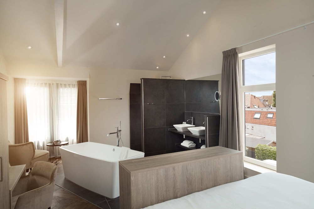 Royal Suite photo 2