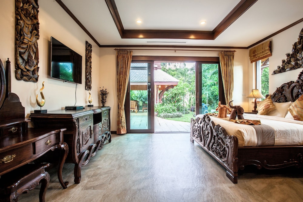 Whole Villa Using Just 2 Bedrooms For 4 Adults photo 1