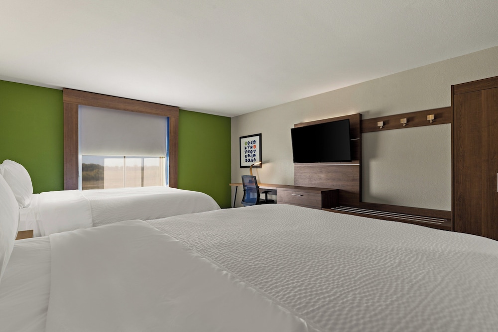 Standard Room, 2 Queen Beds - Photo 1