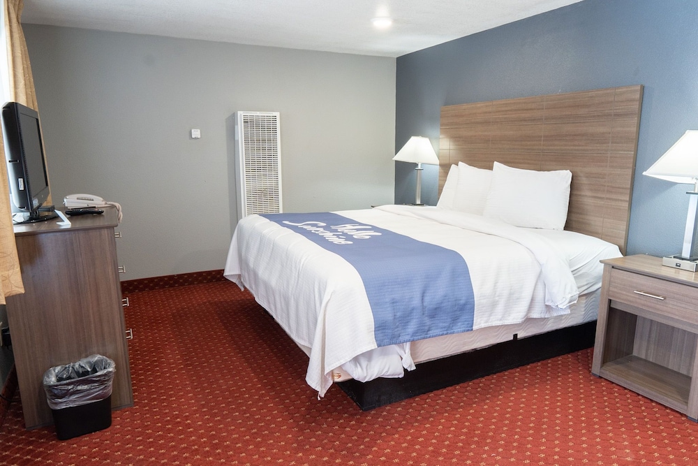 Traditional Room, 1 King Bed photo 3