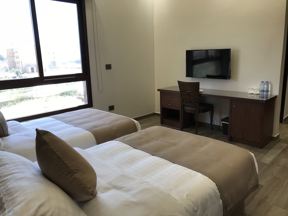 Deluxe Twin Room, 2 Twin Beds, Partial Sea View