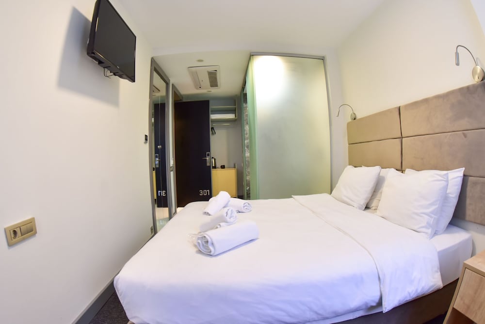 Standard Double or Twin Room photo 3