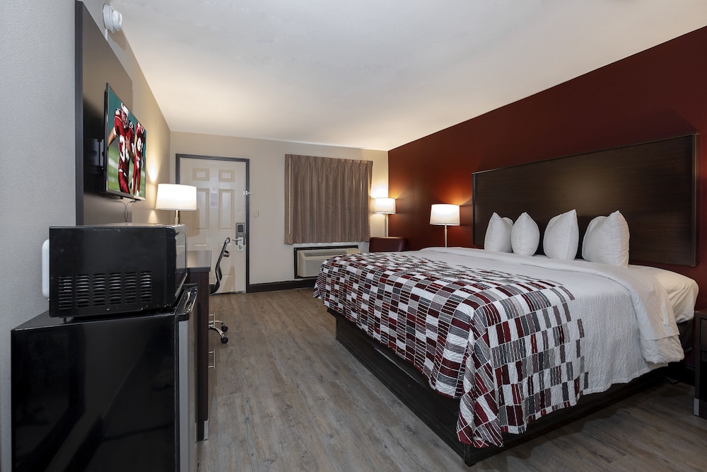 Deluxe Room, 1 King Bed, Smoking photo 1