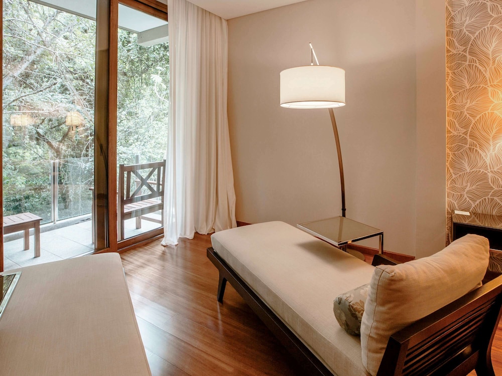 Junior Suite, 1 King Bed with Sofa bed