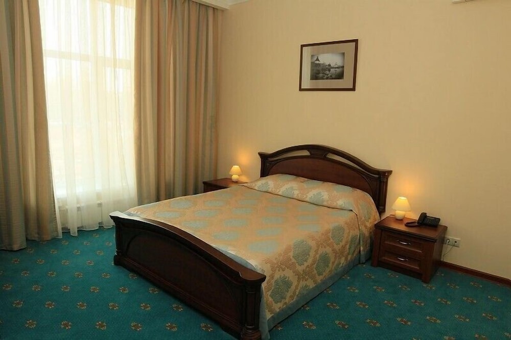 King Suite, Jetted Tub photo 2
