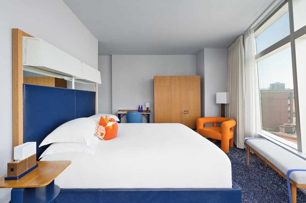 Room, 1 King Bed, Corner