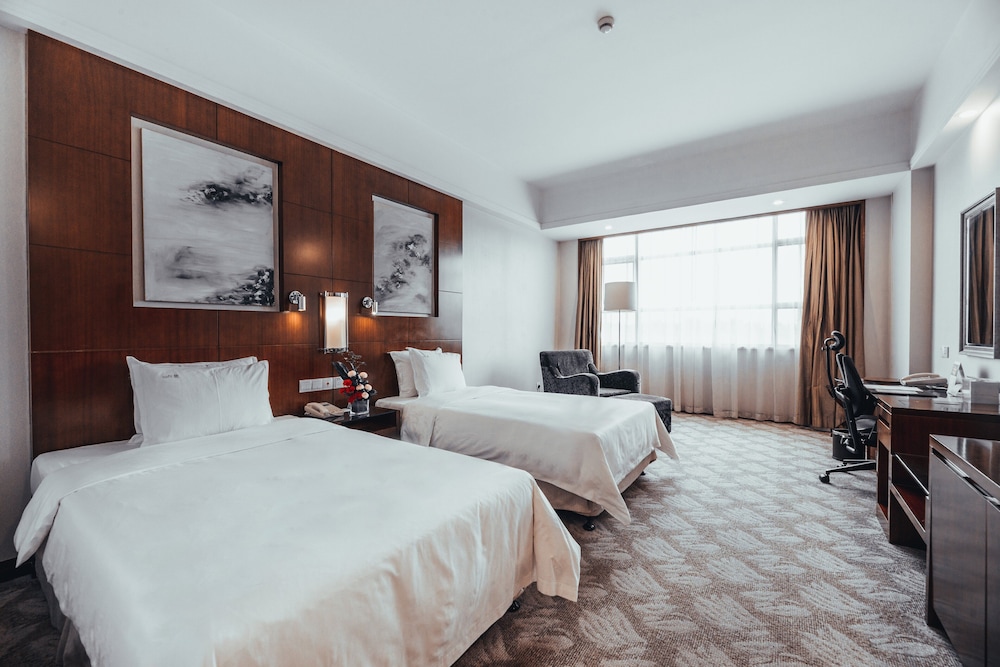 Standard Room, Multiple Beds - Photo 4