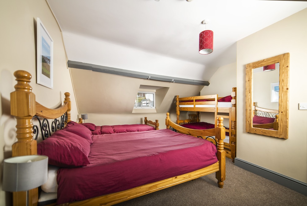 Suite, Ensuite, Mountain View ( Sleeps Max 5) photo 3