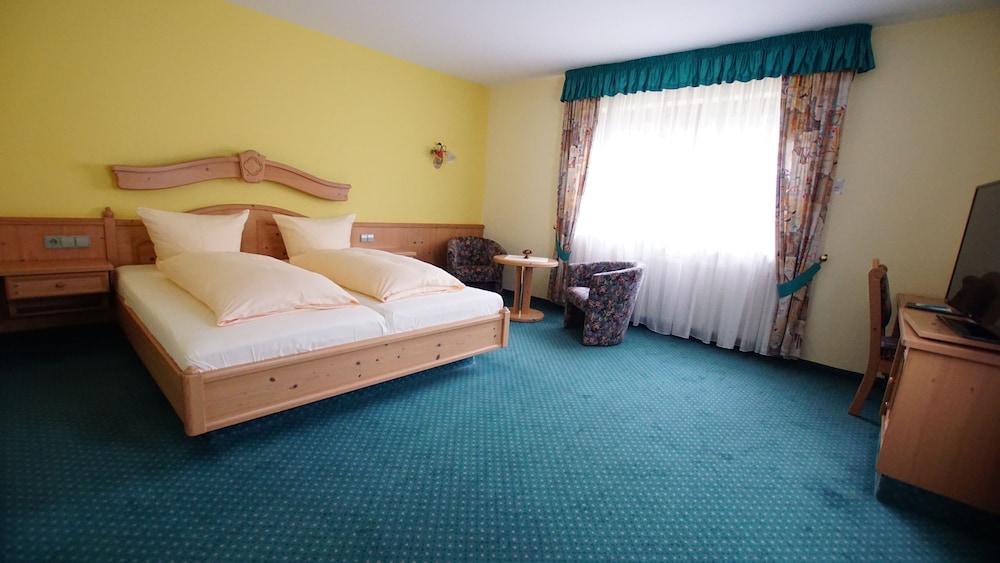 Basic Double Room, Garden View