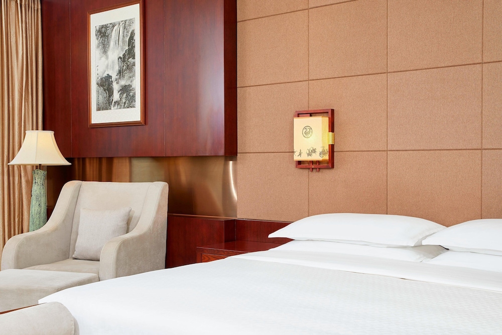 Superior Room, 1 King Bed, Balcony