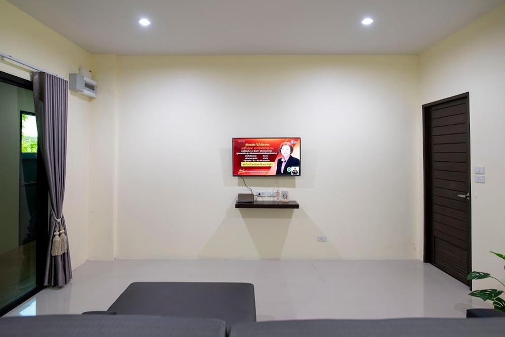 Family Room - Photo 25