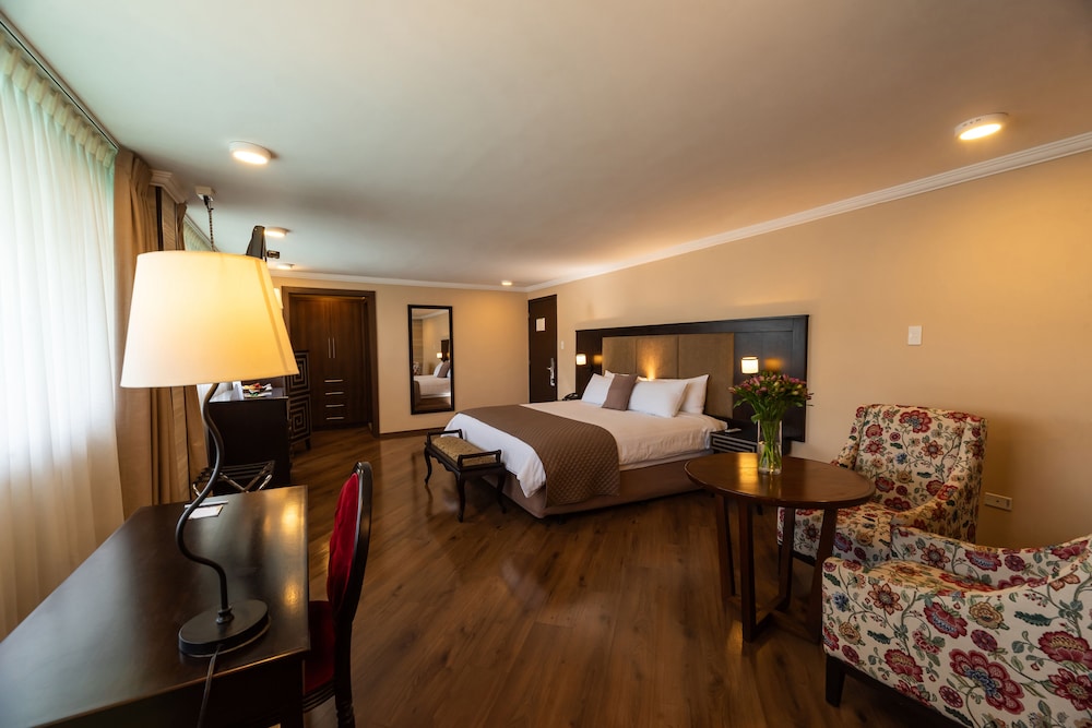 Junior Suite, 1 King Bed photo 3
