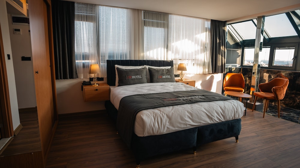 Panoramic Room, 1 King Bed, Hot Tub, Sea View photo 1