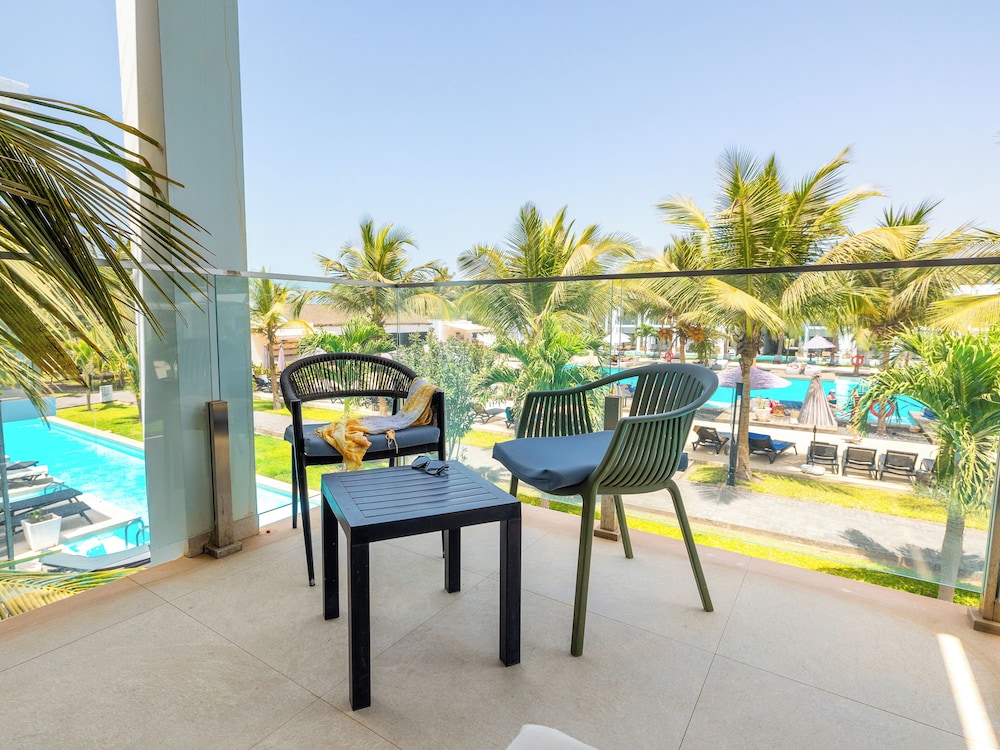 Premium Room, Pool View - Photo 10