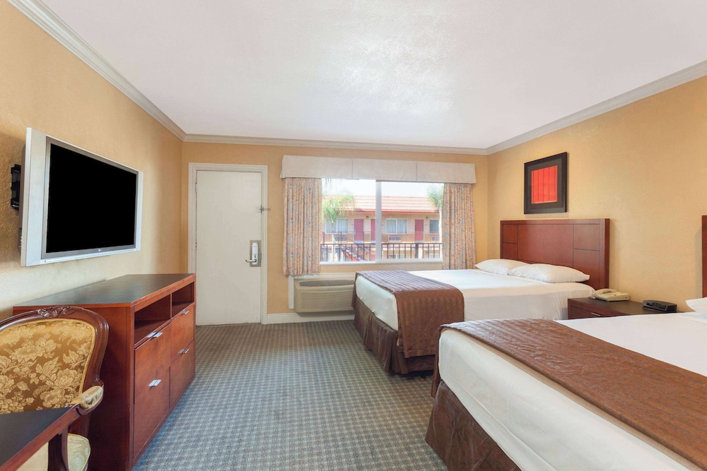 Standard Room, 2 Queen Beds, Smoking