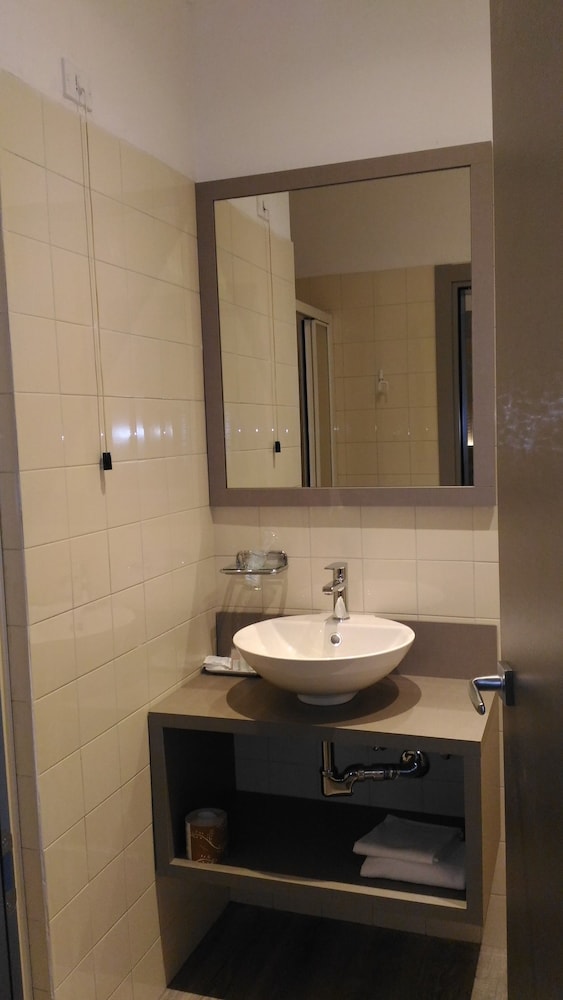 Twin Room - Photo 4
