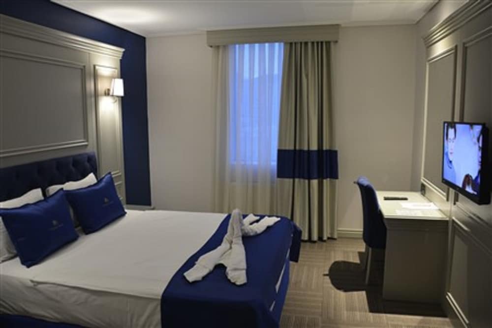 Standard Double or Twin Room photo 1