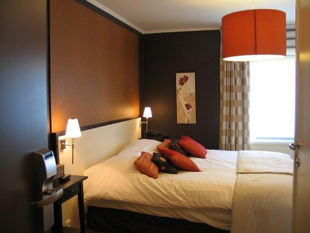 Family Room, 2 Bedrooms photo 1