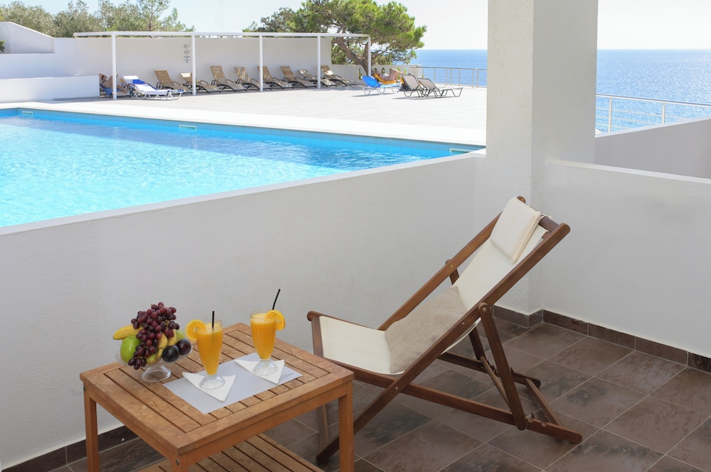 Junior Suite, Pool View - Photo 2