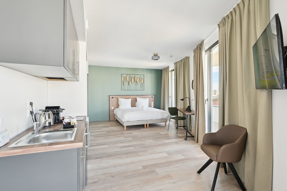 Executive studio, 1 double bed, terrace photo 3