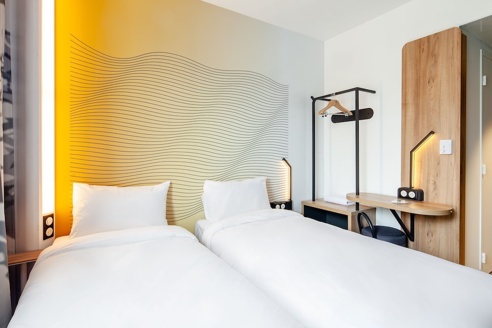 Twin Room - Photo 9