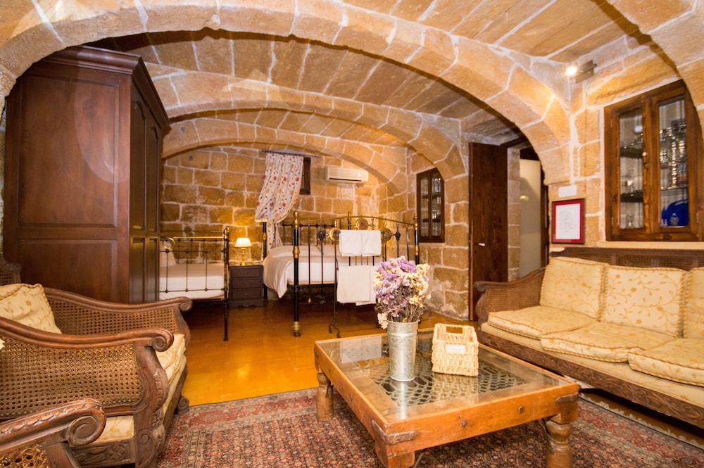 Suite, Private Bathroom, Ground Floor photo 2