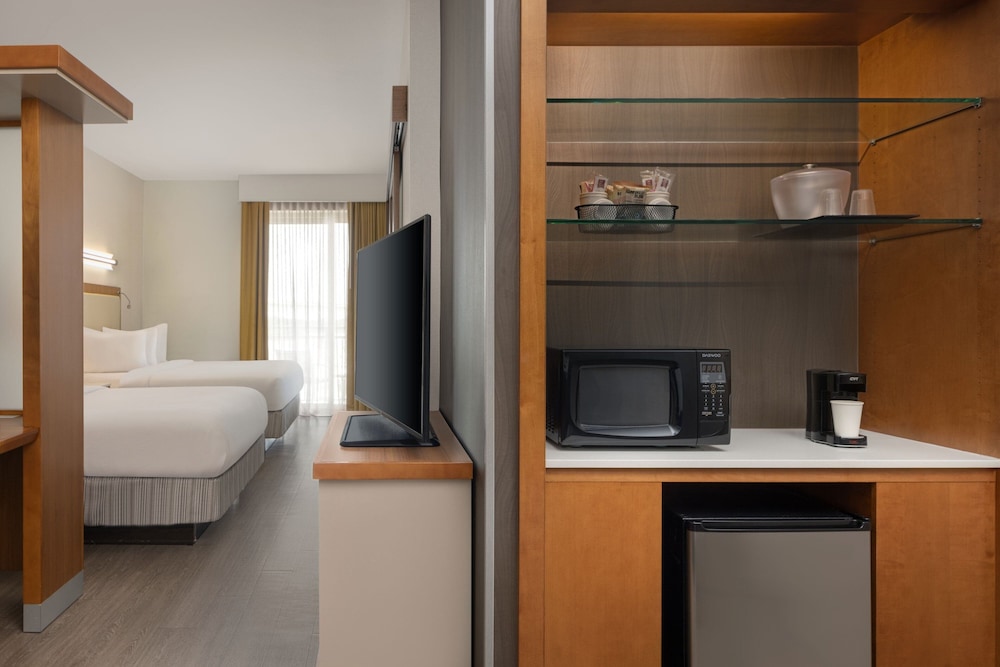Studio, Multiple Beds, Balcony, Marina View (Hearing Accessible)