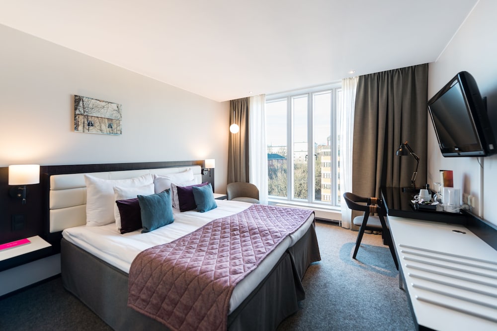 Standard Room, Double or Single Bed - Photo 10