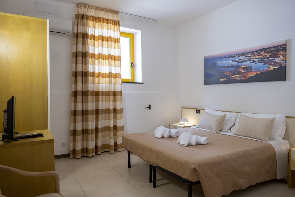 Economy Room