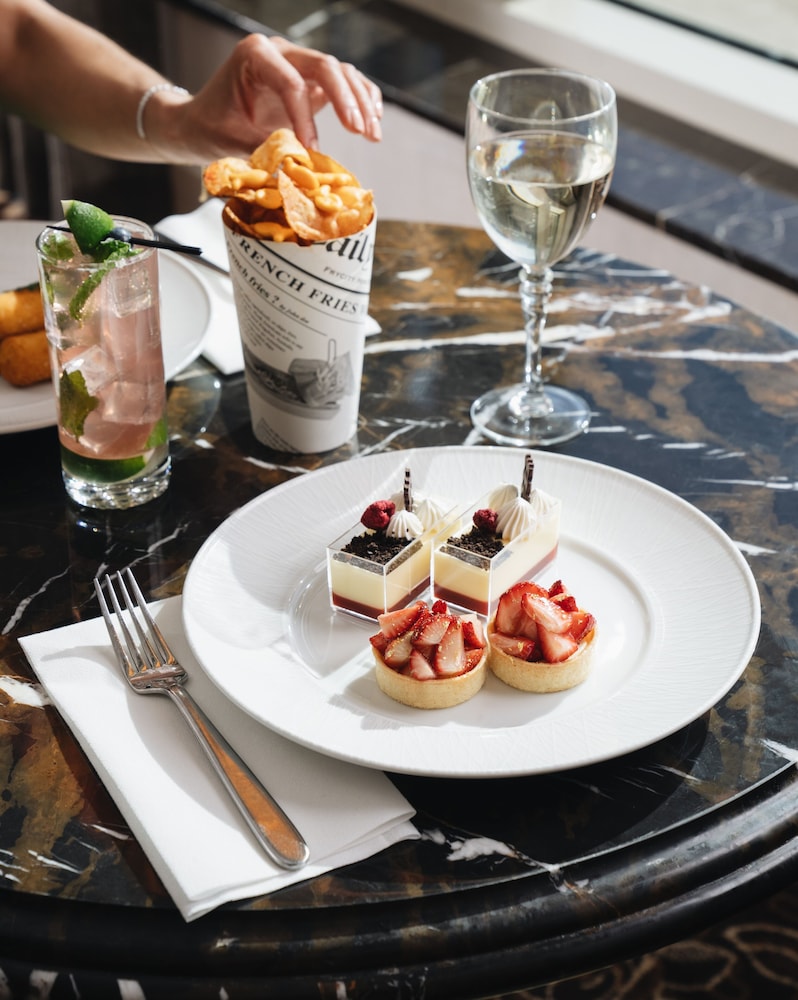 Grand Suite, 1 King Bed (newly Remodeled, Prestige Club Lounge)