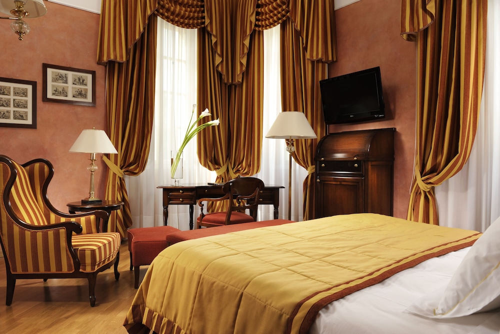 Junior Studio Suite, 1 Queen Bed photo 3