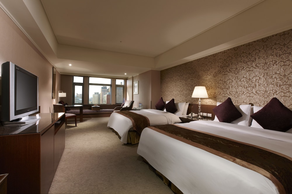 Deluxe Quadruple Room, 2 Queen Beds