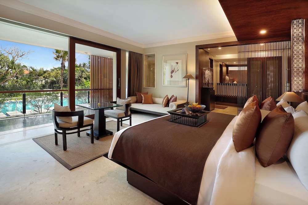 Suite, Balcony, Pool View - Photo 4