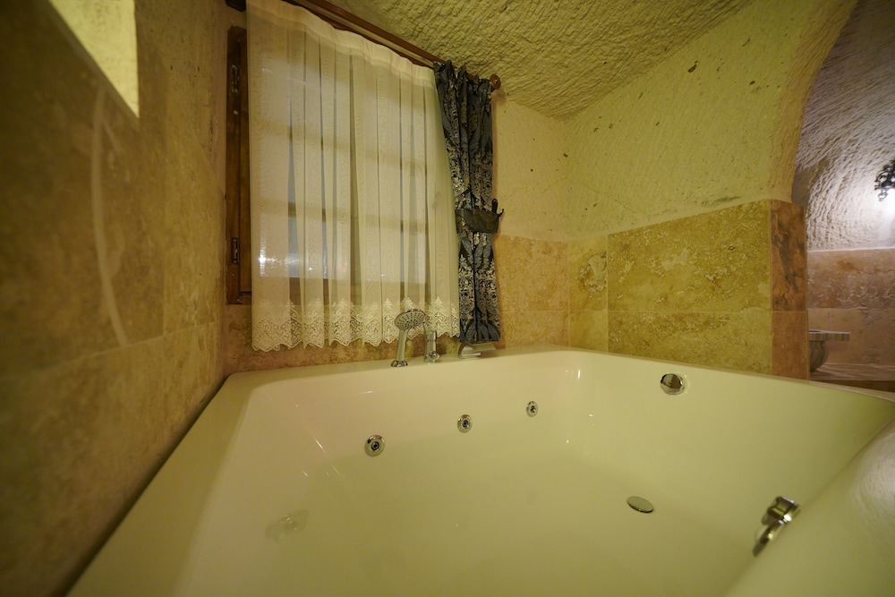 Nazende Hammam Jacuzzi Cave Suite - Photo 19