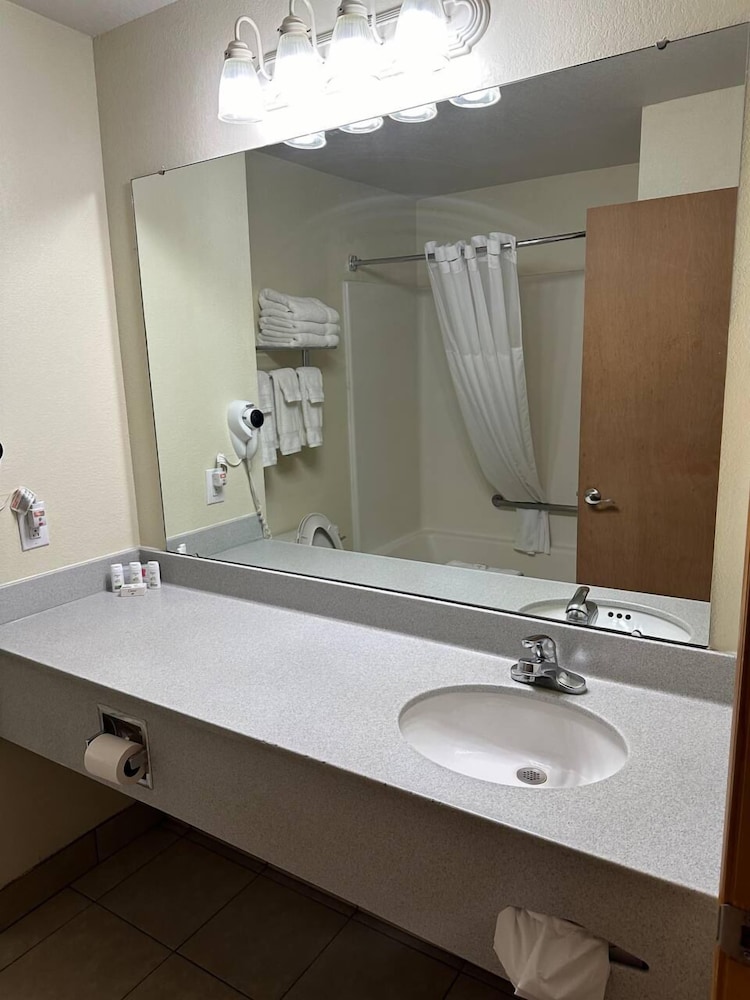 Studio Suite, 1 King Bed, Non Smoking - Photo 4