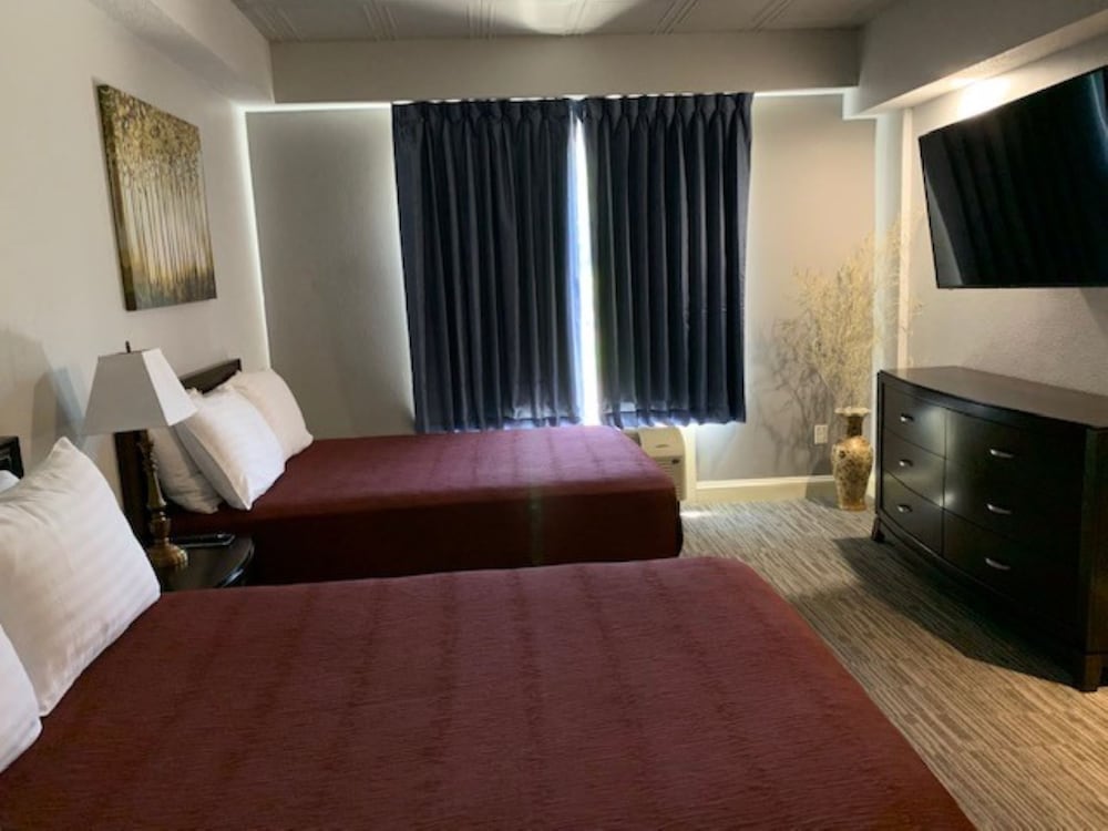 Suite, Multiple Beds photo 3