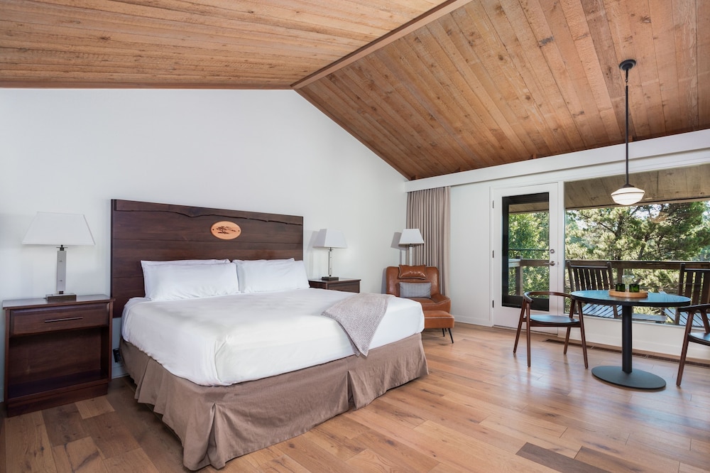 Traditional Room, 1 King Bed - Photo 1