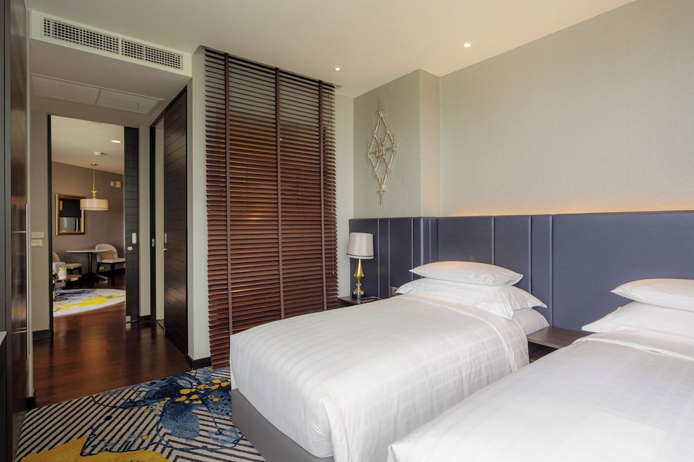 One Bedroom Suite Twin City View thumbnail 5
