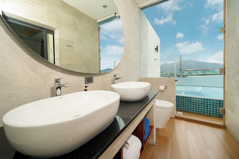 Sky Suite with Plunge Pool - Photo 6