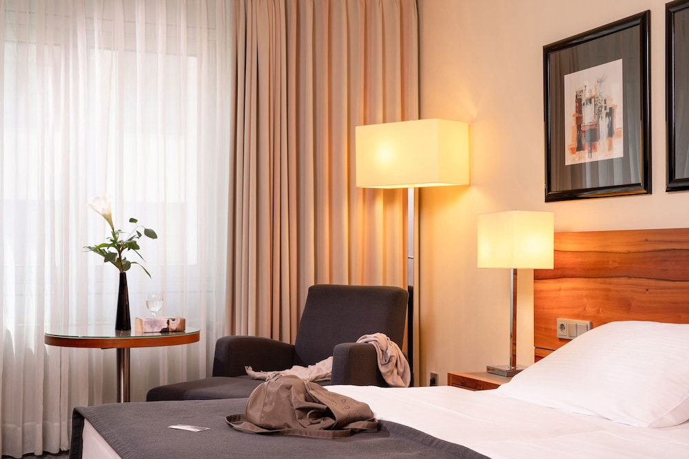 Classic Room, 1 Queen Bed - Photo 3
