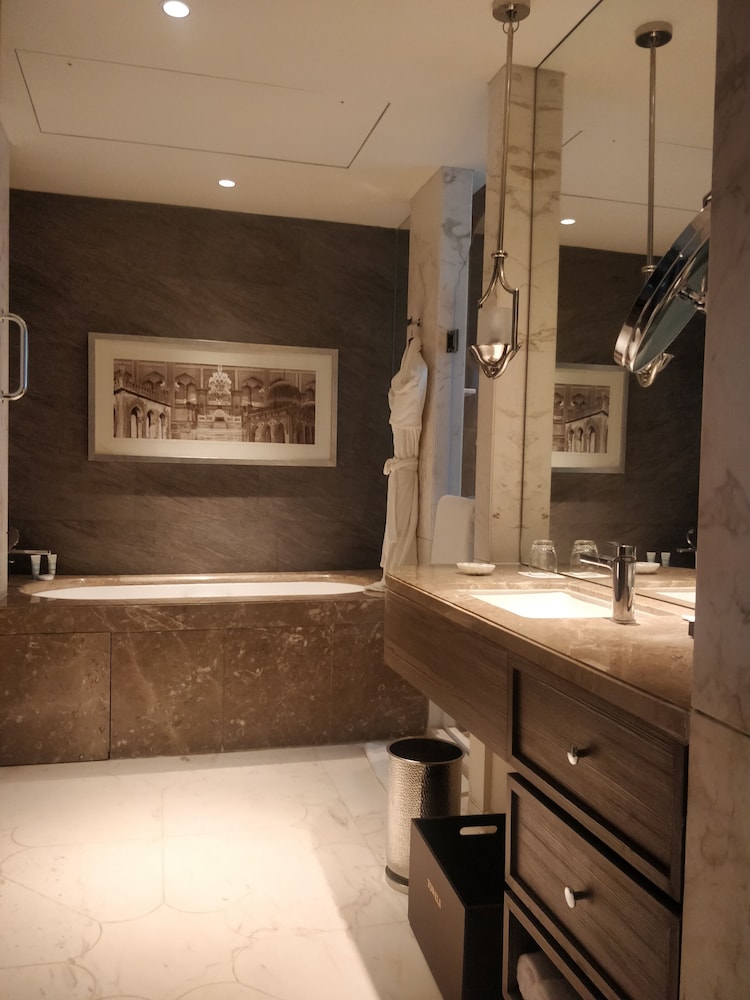 Executive Club Exclusive, 1 Queen Bed or 2 Twins, City view, Balcony photo 3