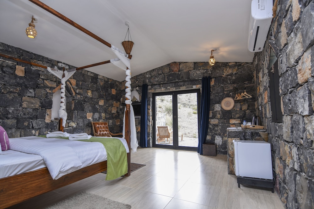 Signature Suite, 1 King Bed, Non Smoking, Valley View photo 2