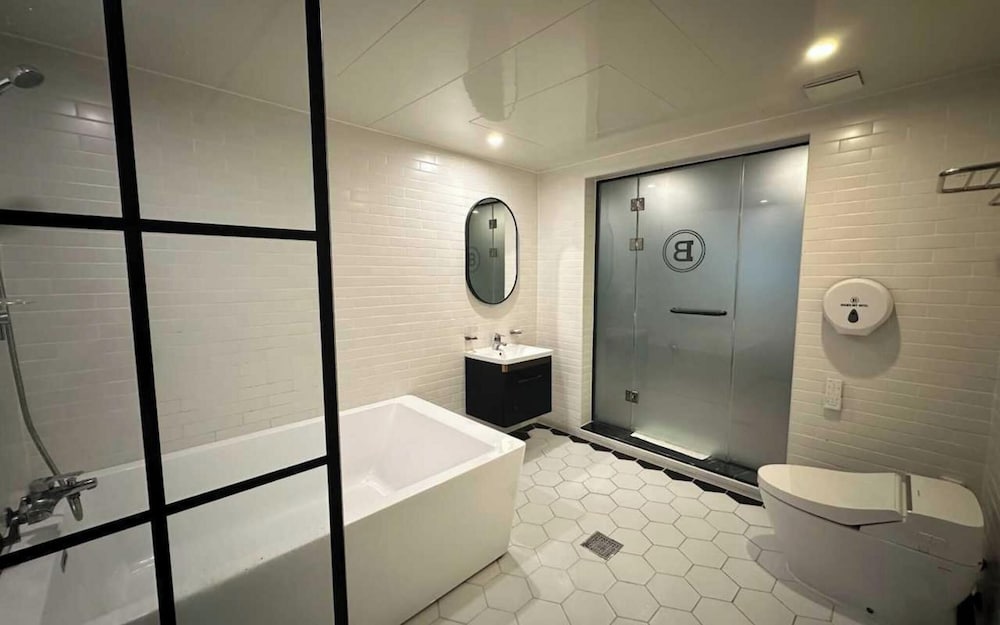 Room (Suite family bath - Starbucks coffee ) - Photo 21