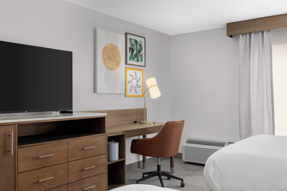 Standard Room, 2 Queen Beds (Walk-In Shower) - Photo 3